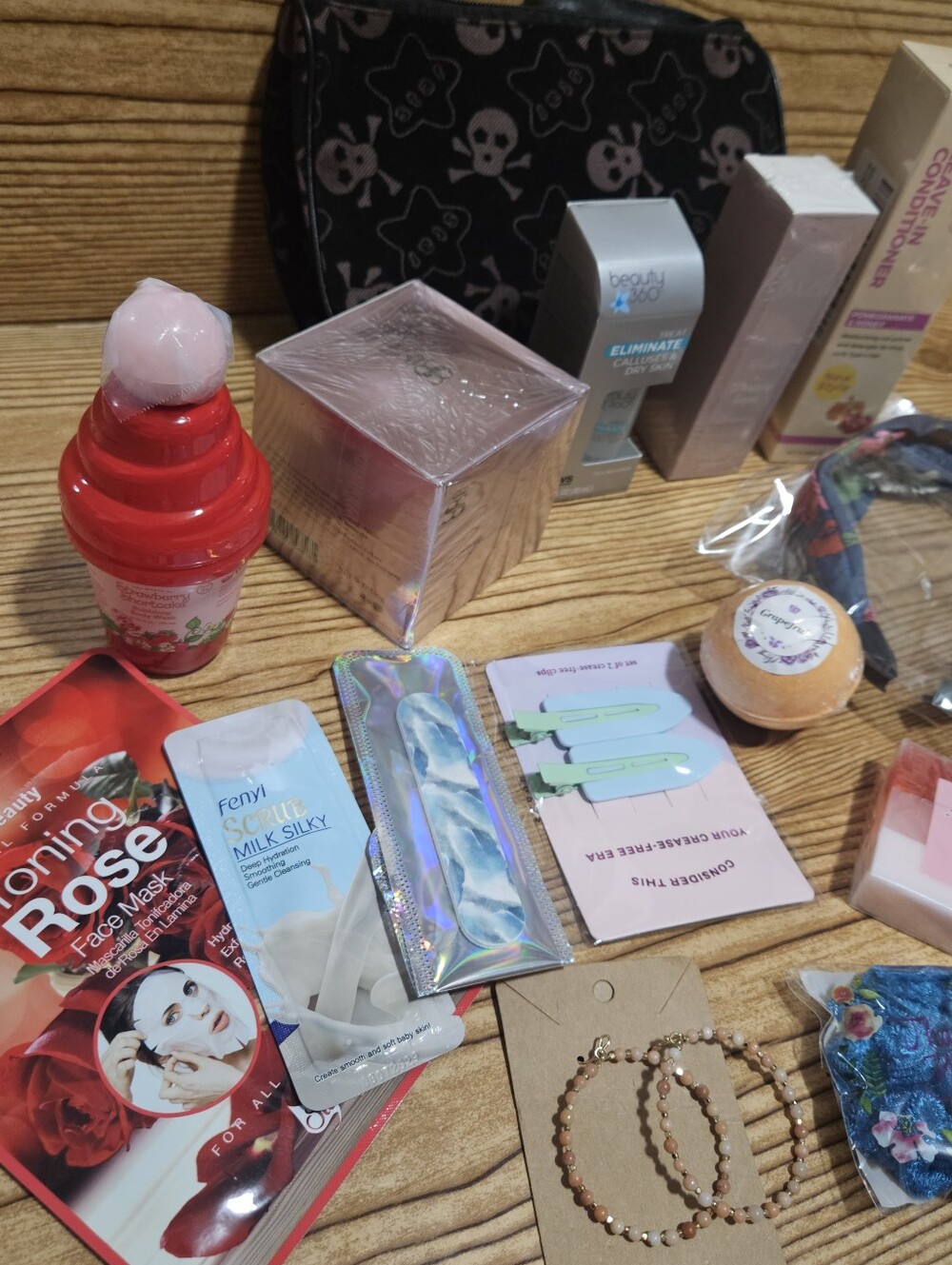 Beauty And Essentials Bundle 15 Piece  Beauty 360 KBeauty And More - Picture 4 of 8